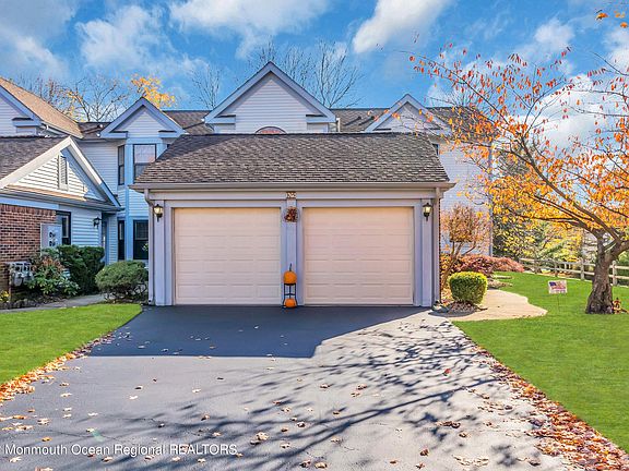 3rd image of 105 Old Orchard Ln