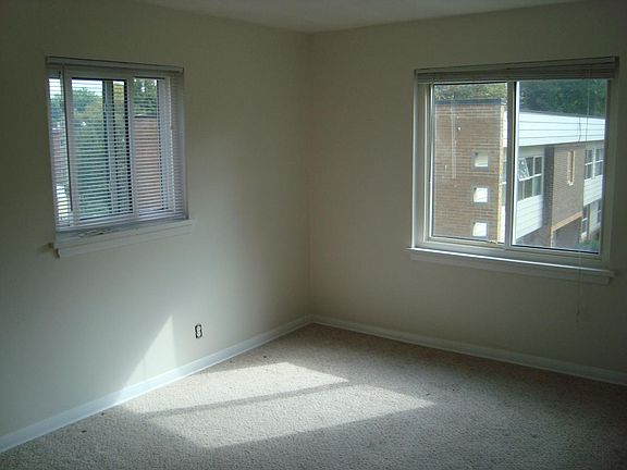 5th image of 21038 Southbend Cir APT 5