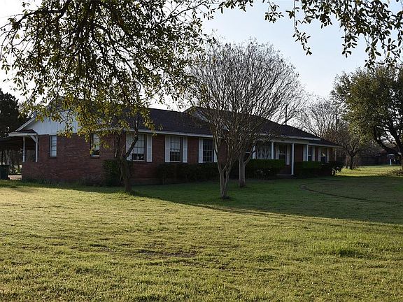 3rd image of 1202 Cedar Cir
