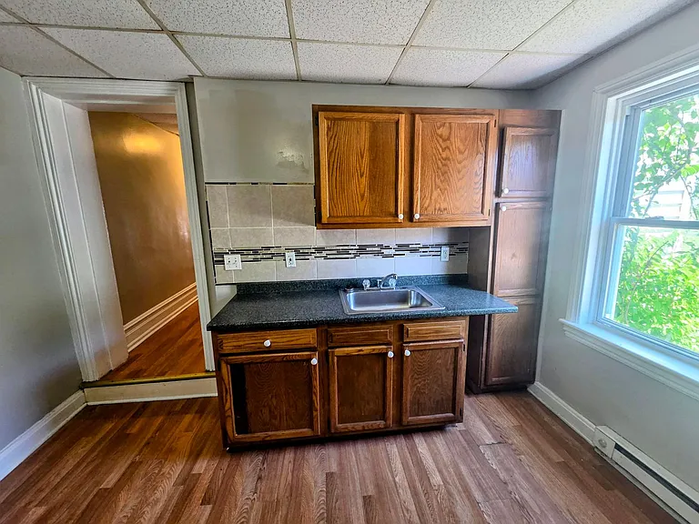 144 Front St — Photo 3