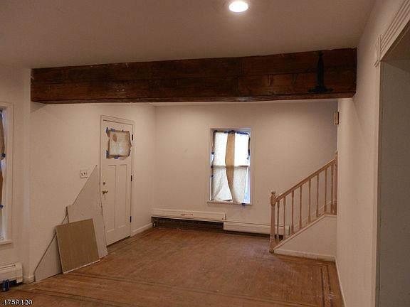 4th image of 1020 Sanford Ave