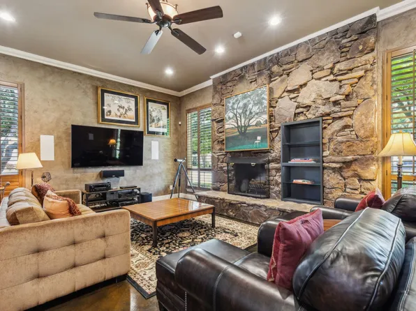 7412 Crofton Dr, Dallas, TX 75231