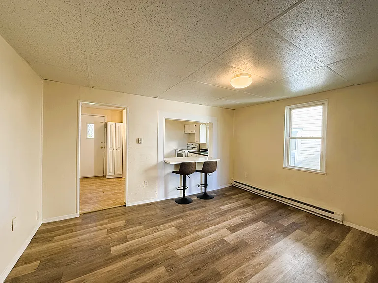 324-326 Eicher Ave #324 — Photo 2