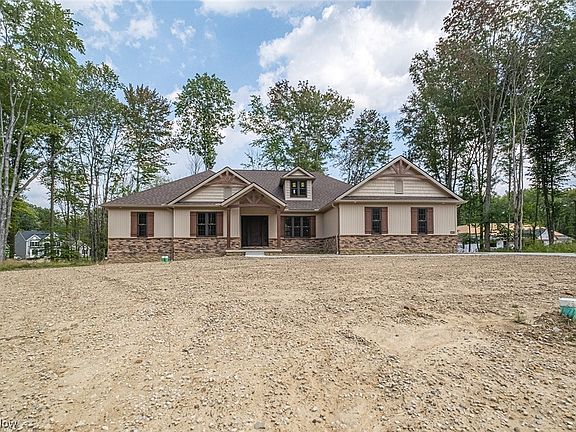 3rd image of 18571 Glenbrook Cir