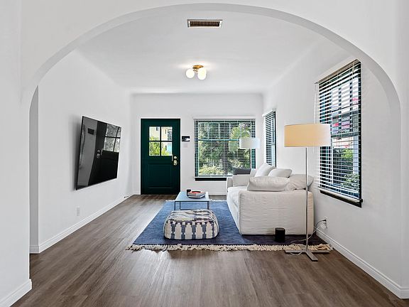 5th image of 315 Vernon Ave #317