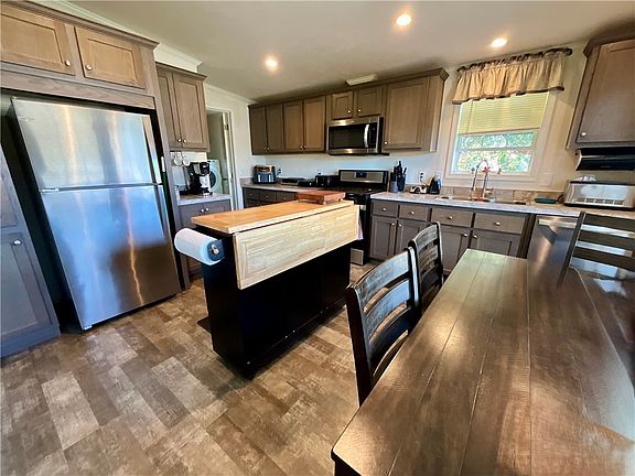 4th image of 6 Applegate Dr