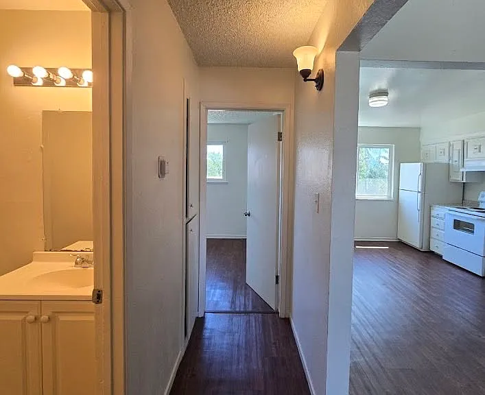 4431 E Hedges Ave #D — Photo 6