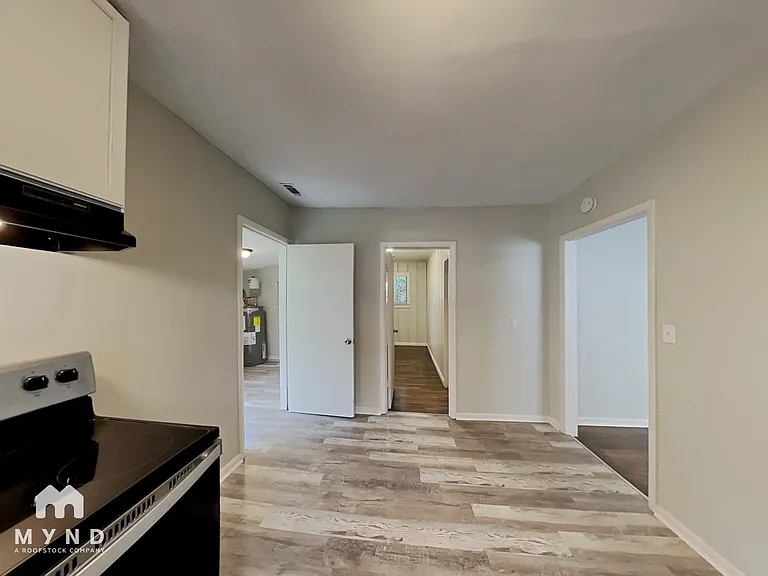 4813 Court M — Photo 4
