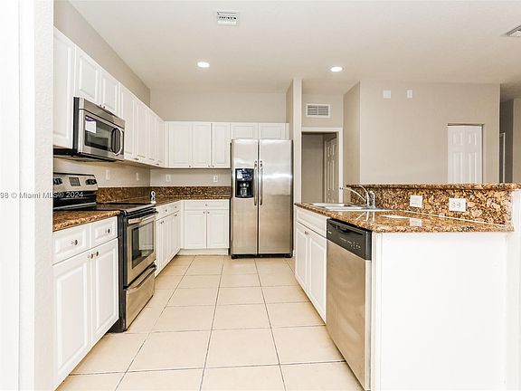 4th image of 2954 NE 1st Dr