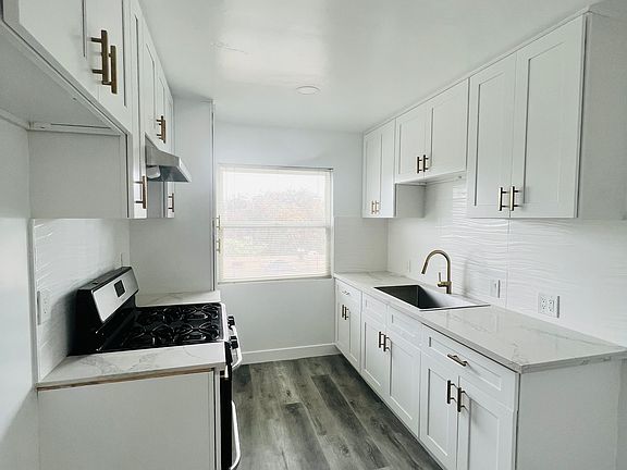 4th image of 311 E Pomona Blvd