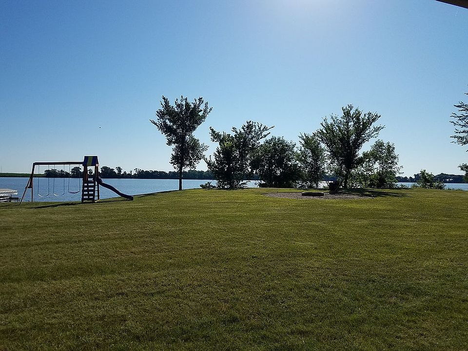 1st image of 6 W Clear Lake Dr