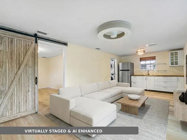 353 E Lakewood Rd — Photo 2