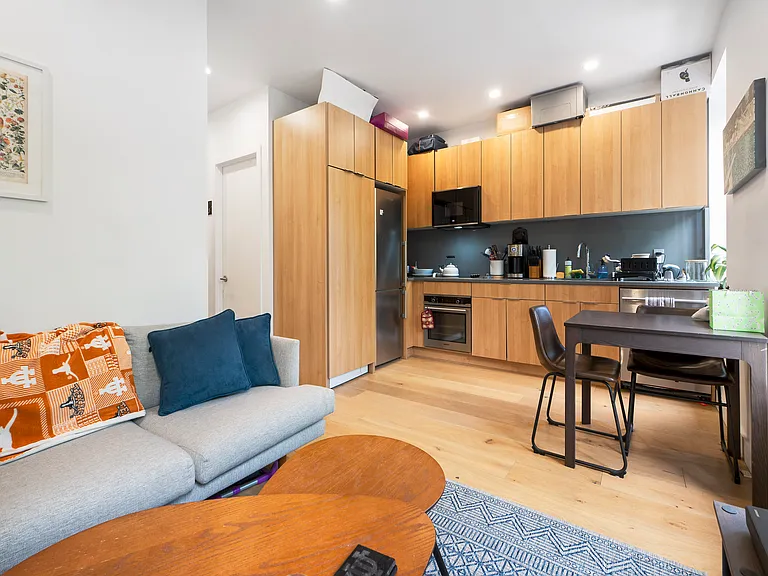 374 Court St #2/2 — Photo 2
