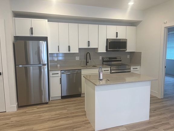 3rd image of 809 Diamond St #4C