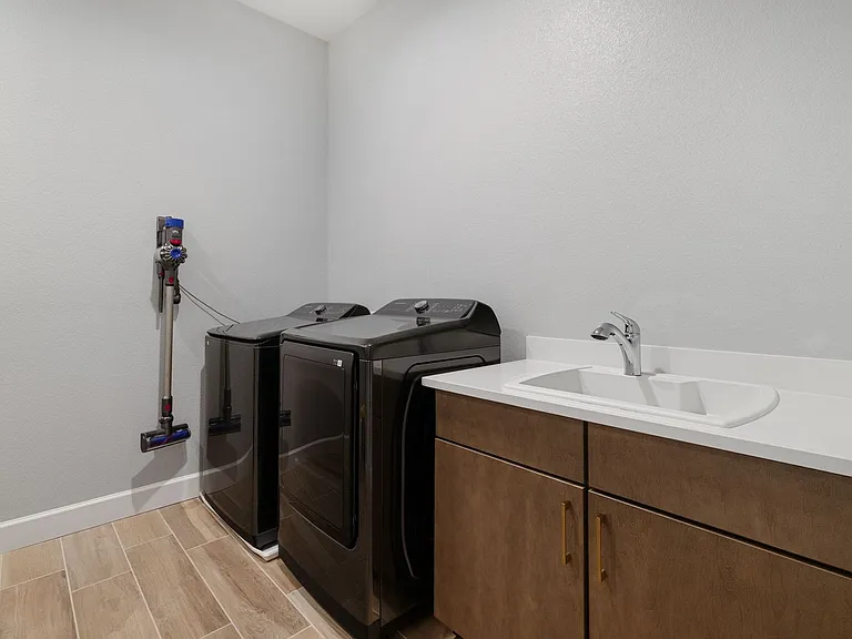 1561 Evangeline Dr — Photo 22