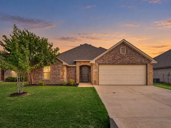3213 McCoy Ln, Granbury, TX 76049