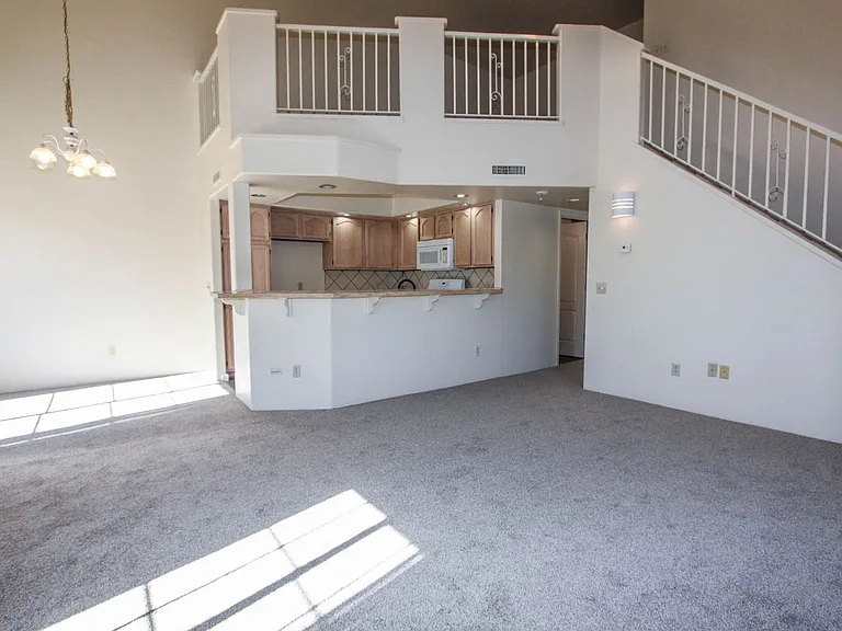 3249 N Hedgewood Dr — Photo 4