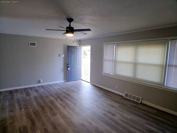 3rd image of 2815 S Hawthorne Ave
