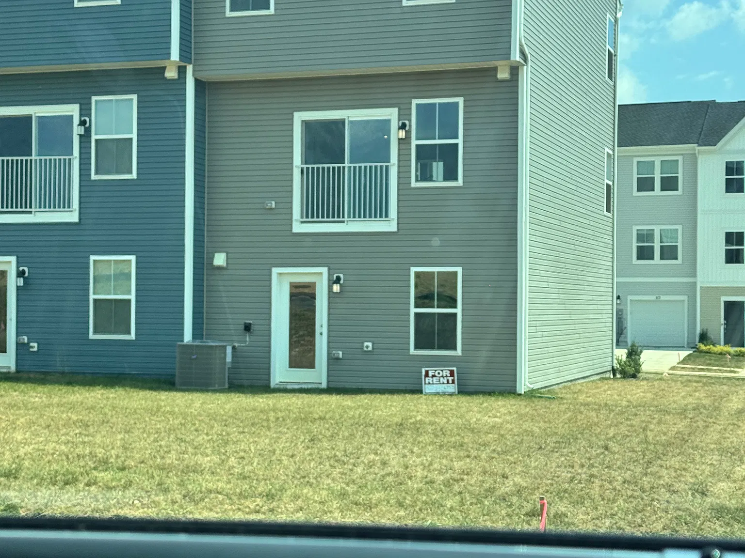 101 Milburn Dr — Photo 2