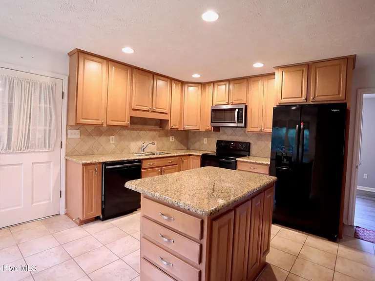 202 Haldane Dr — Photo 12