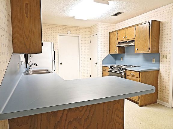 4th image of 207 Alicia Dawn Dr