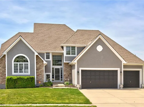 4104 SE Stirrup Dr, Lees Summit, MO 64082