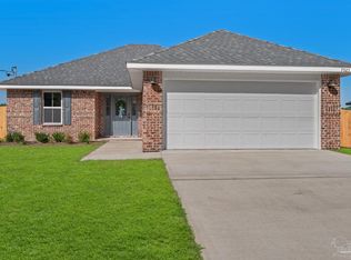 7925 Twin Lake Dr, Milton, FL 32583