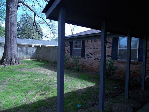 2nd image of 604 N Louisville Ave