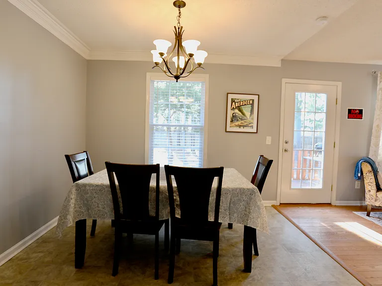 350 Woodgreen Dr — Photo 2