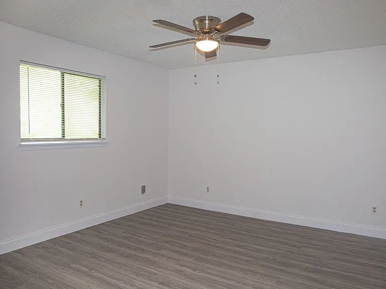 2445 Thomasson Dr — Photo 49
