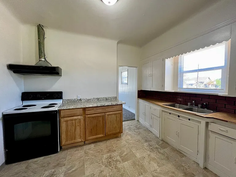 803 S 14th Ave — Photo 6