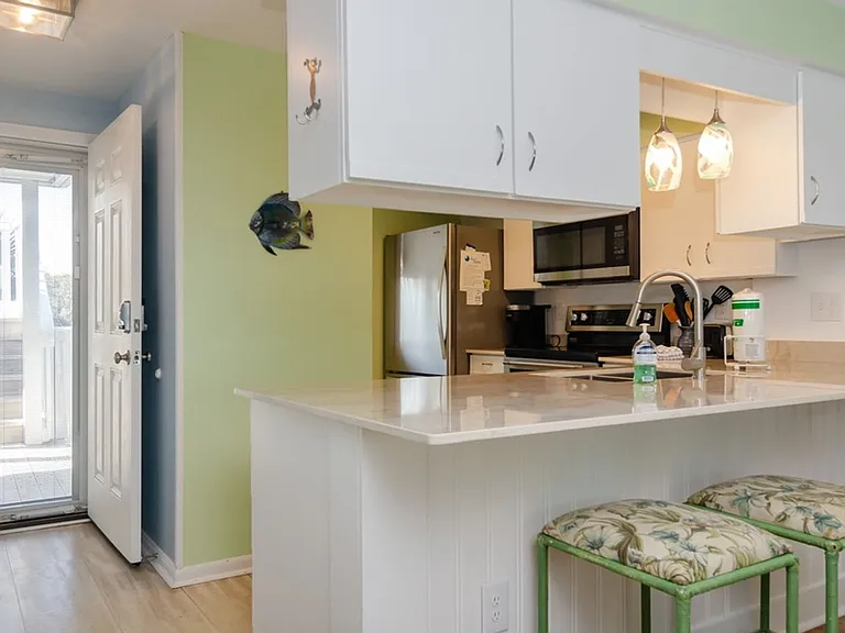 2102B Surfrider Ct — Photo 14
