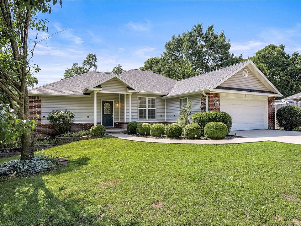 1st image of 19 Loftus Dr