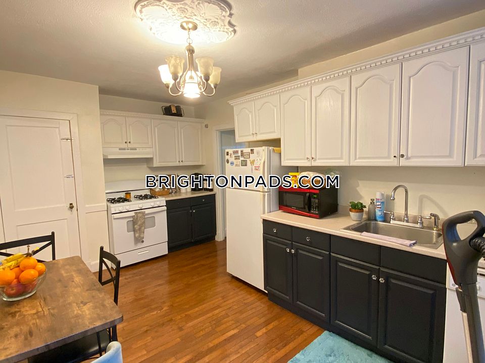 1st image of 31 Brock St APT 1