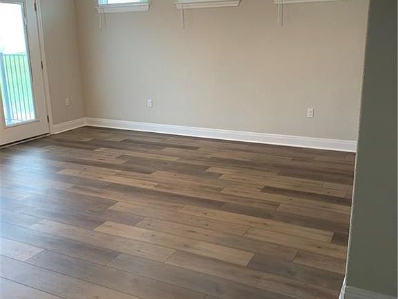 3rd image of 3203 Burnside Cir