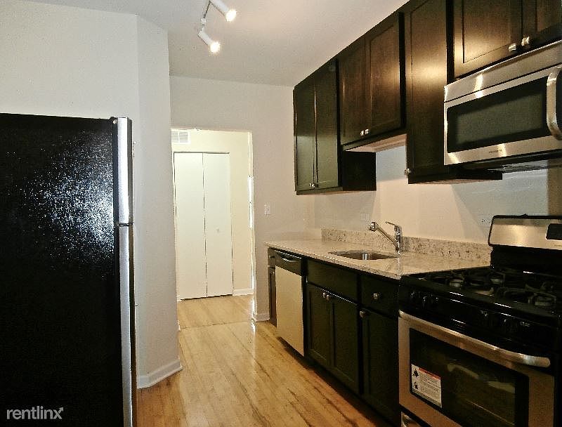 1st image of 3123 W Lawrence Ave APT 2