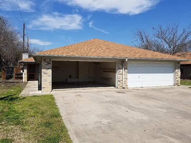 2 bed, 1039 sqft, $1,620 — Photo 2