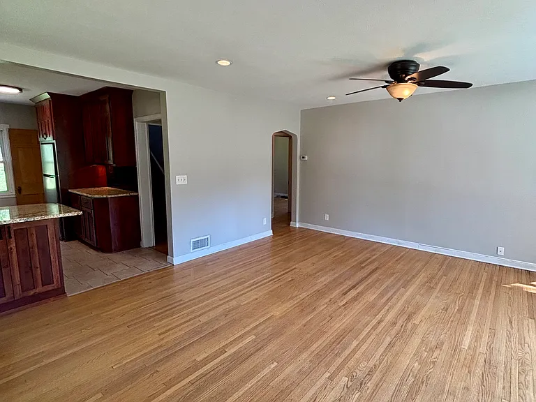 221 E Hughes St — Photo 3