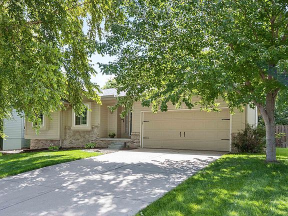 3rd image of 116 Fleetwood Dr