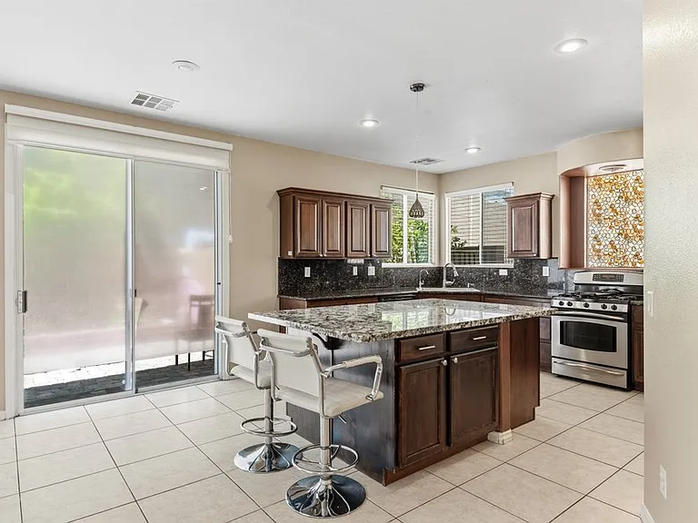 527 Newberry Springs Dr — Photo 13
