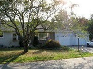 4 Pinewood Ln, Groveland, MA 01834