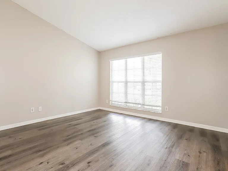 1011 Hardwood Dr — Photo 13