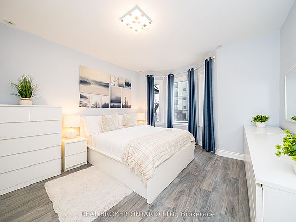 5th image of 8 Springhurst Ave