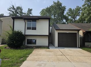 30W135 Wildwood Ct, Warrenville, IL 60555