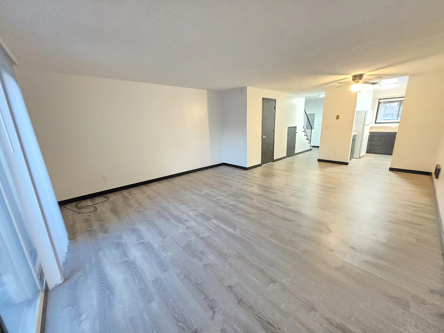 2 bed, 1.5 bath, 1000 sqft, $1,650 — Photo 3