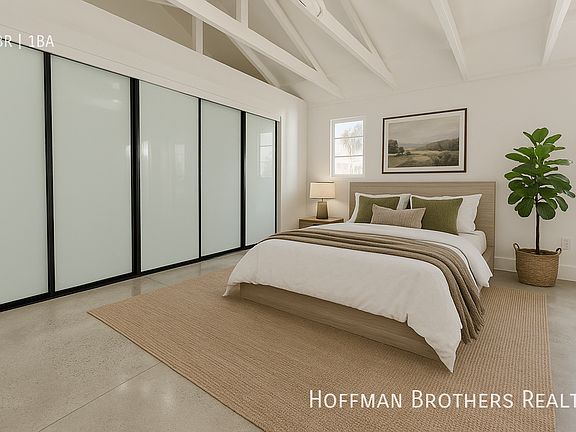 4th image of 1249 N Beachwood Dr #1/4