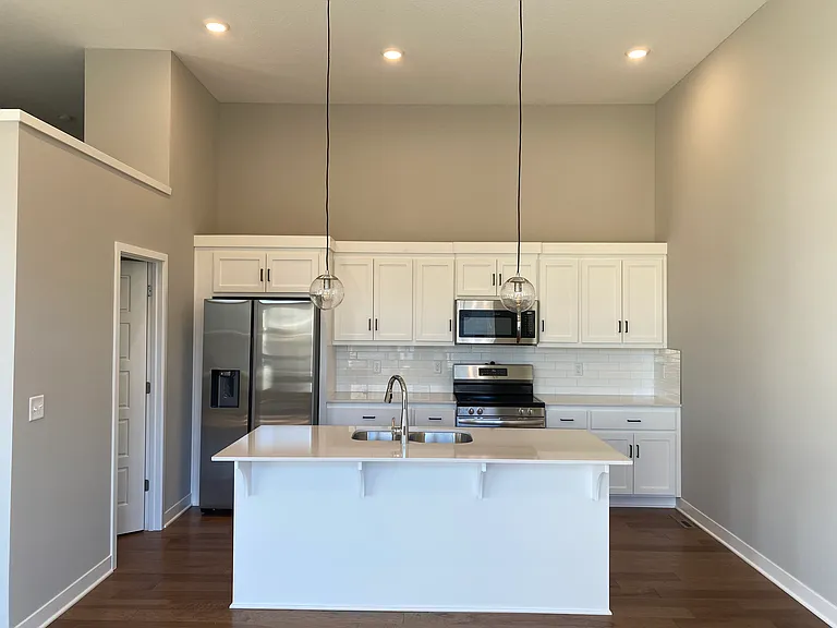 3710 SW Clayton Pl — Photo 6