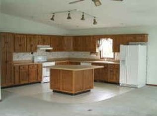 2040 Barding Ave, Decatur, IL 62526