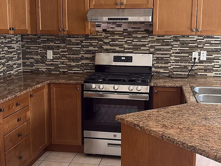 4628 Sandford Farm Dr — Photo 6