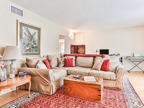 5th image of 2444 W Theresa Ave